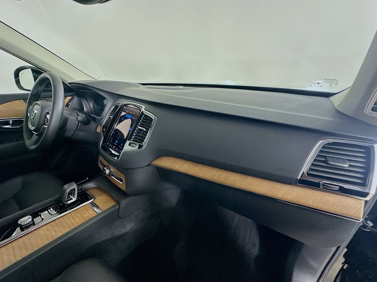 Used 2025 Volvo XC90 T8 Plus w/ Protection Package Premier AWD/4WD image 45