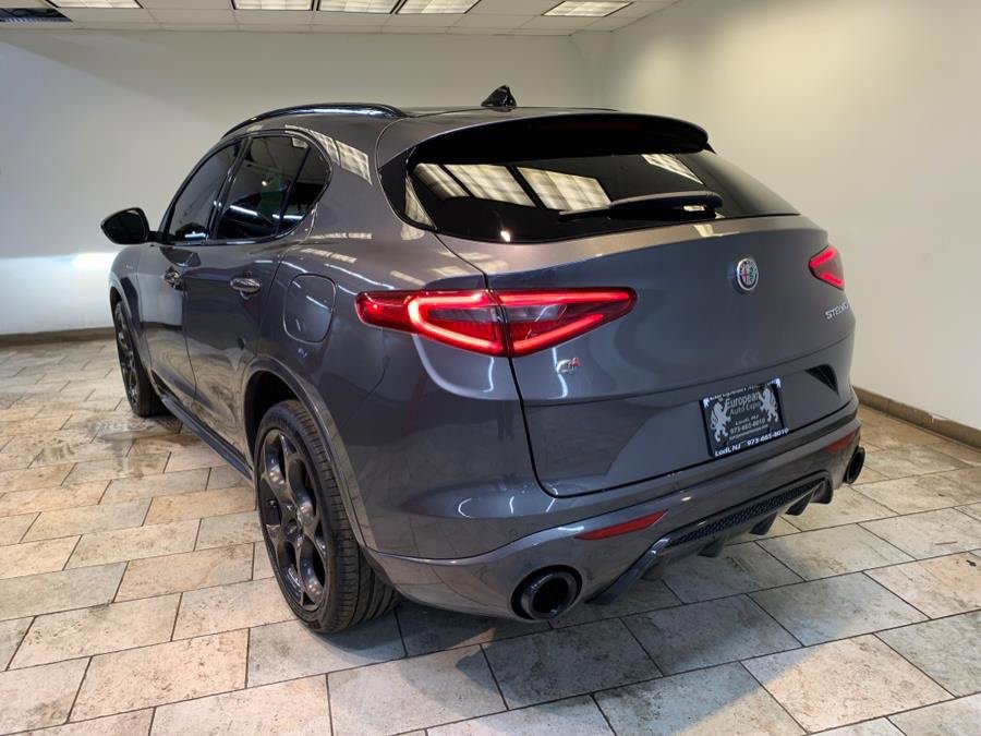 Used 2023 Alfa Romeo Stelvio Veloce image 5