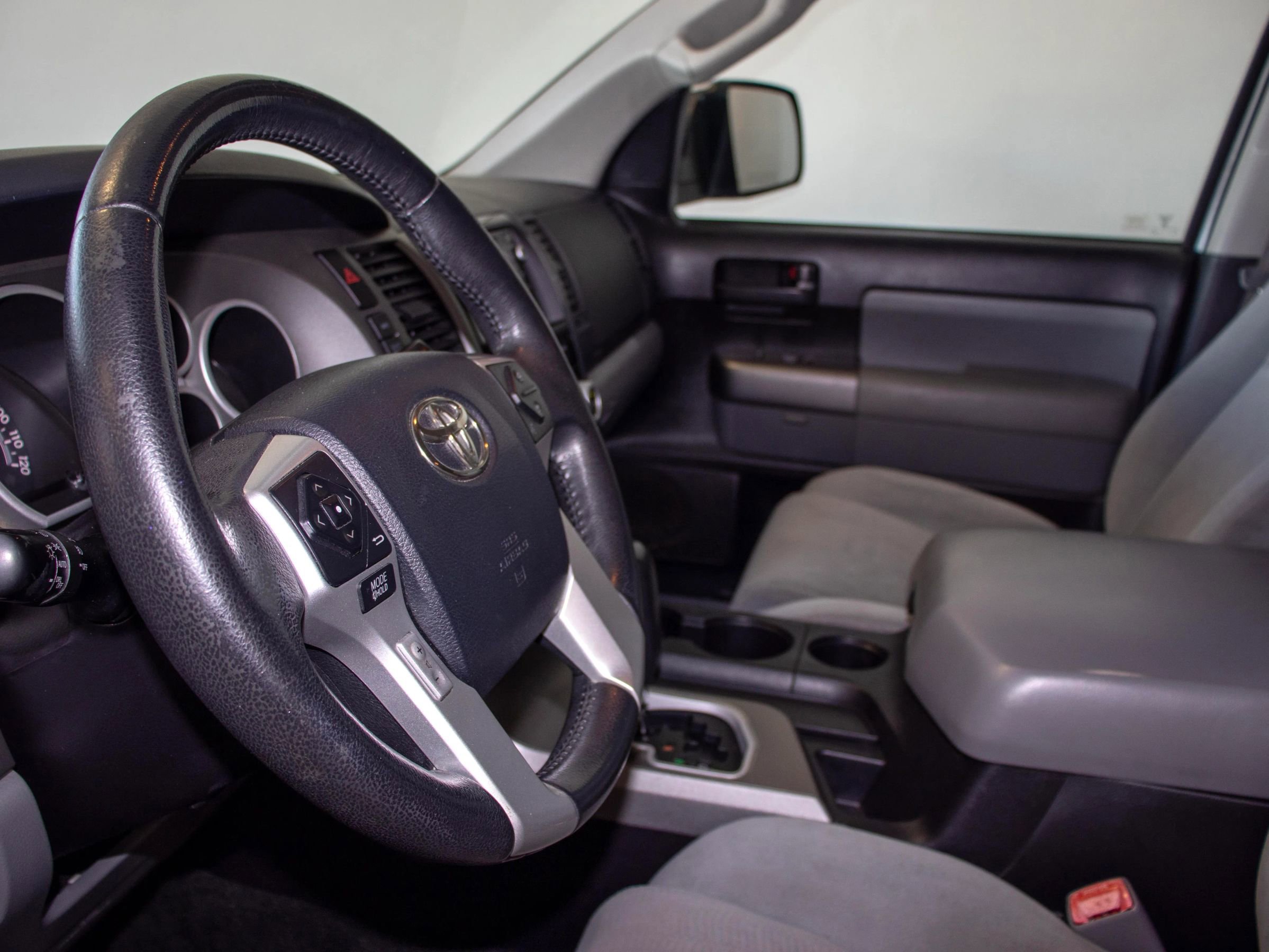 Used 2016 Toyota Sequoia SR5 image 9