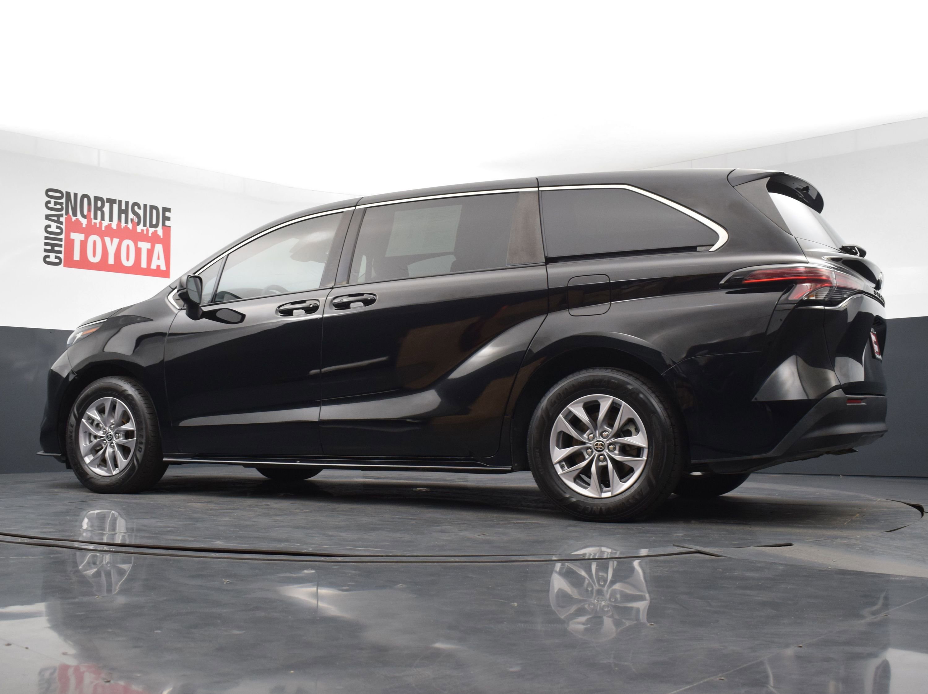 Used 2022 Toyota Sienna LE FWD image 27