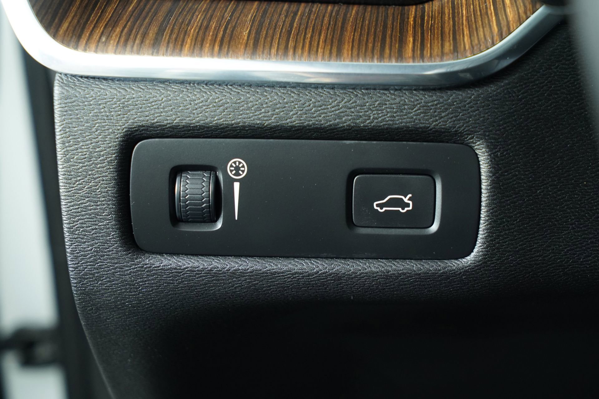 Used 2020 Volvo XC60 T6 Inscription w/ Protection Package Premier image 42