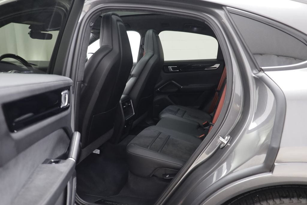 Used 2023 Porsche Cayenne GTS w/ Premium Package AWD/4WD image 13