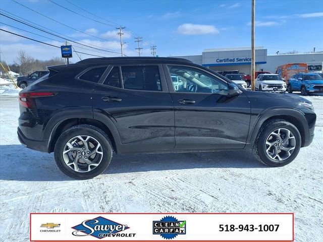 Used 2025 Chevrolet Trax LT w/ LT Convenience Package image 8