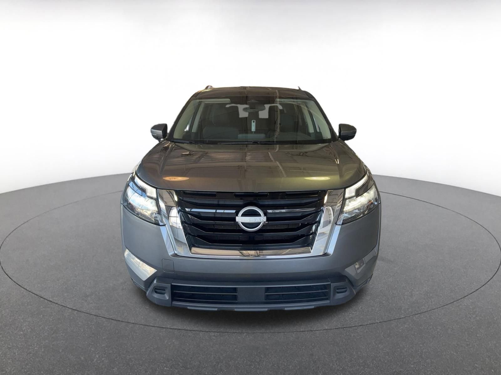 Used 2025 Nissan Pathfinder SV image 5