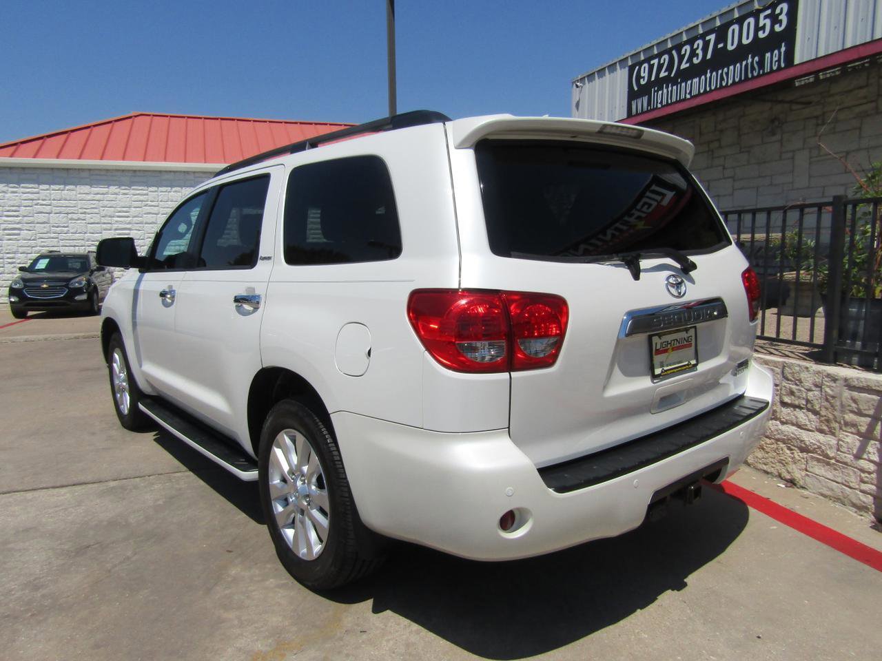 Used 2017 Toyota Sequoia Platinum RWD image 3