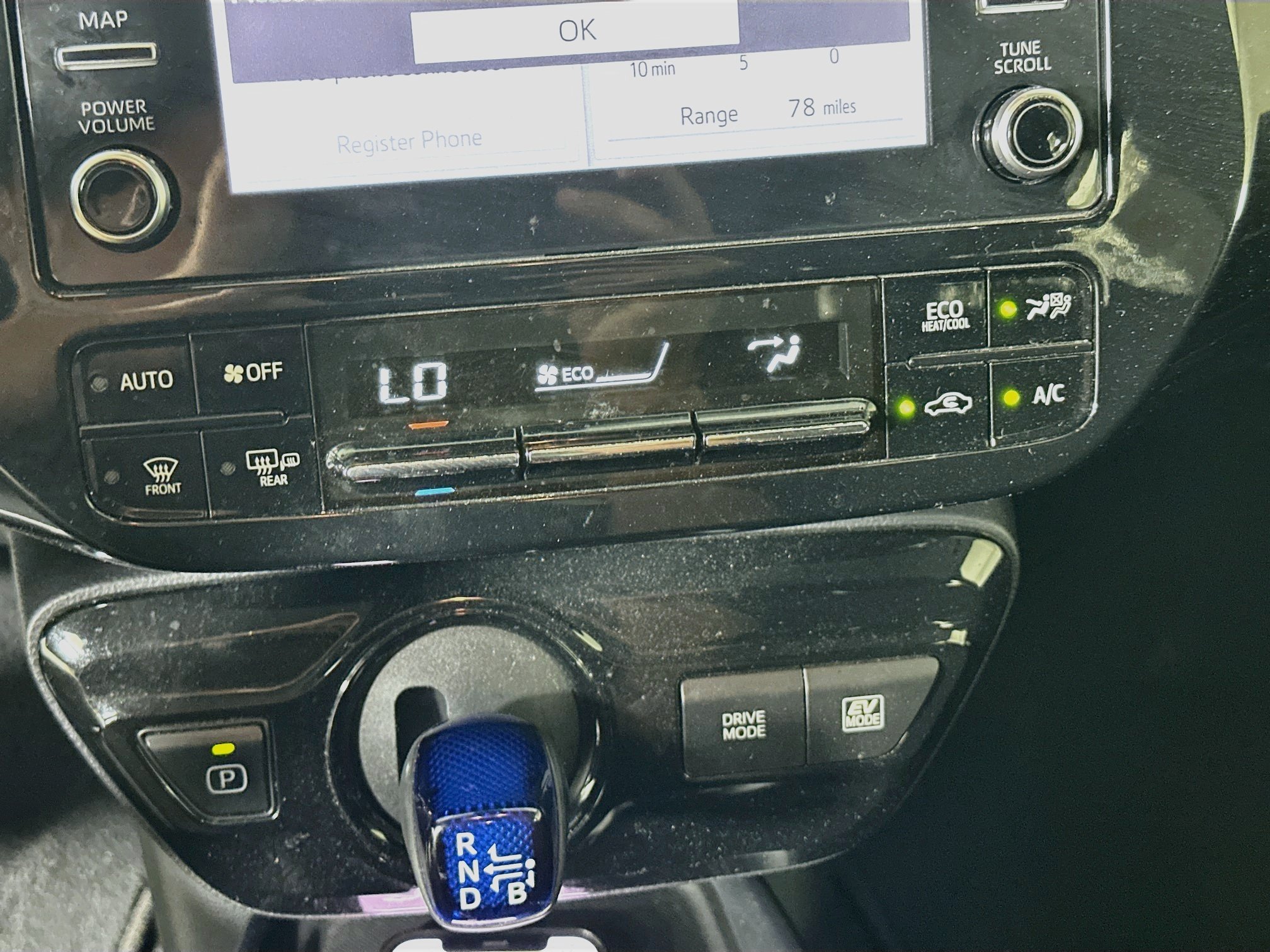 Used 2020 Toyota Prius LE FWD image 24