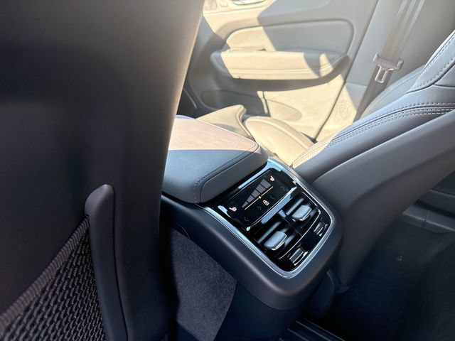 New 2026 Volvo XC60 B5 Ultra w/ Climate Package AWD/4WD image 23