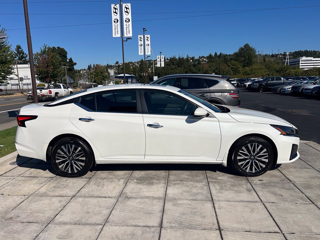 Used 2023 Nissan Altima 2.5 SV w/ SV Premium Package AWD/4WD image 6
