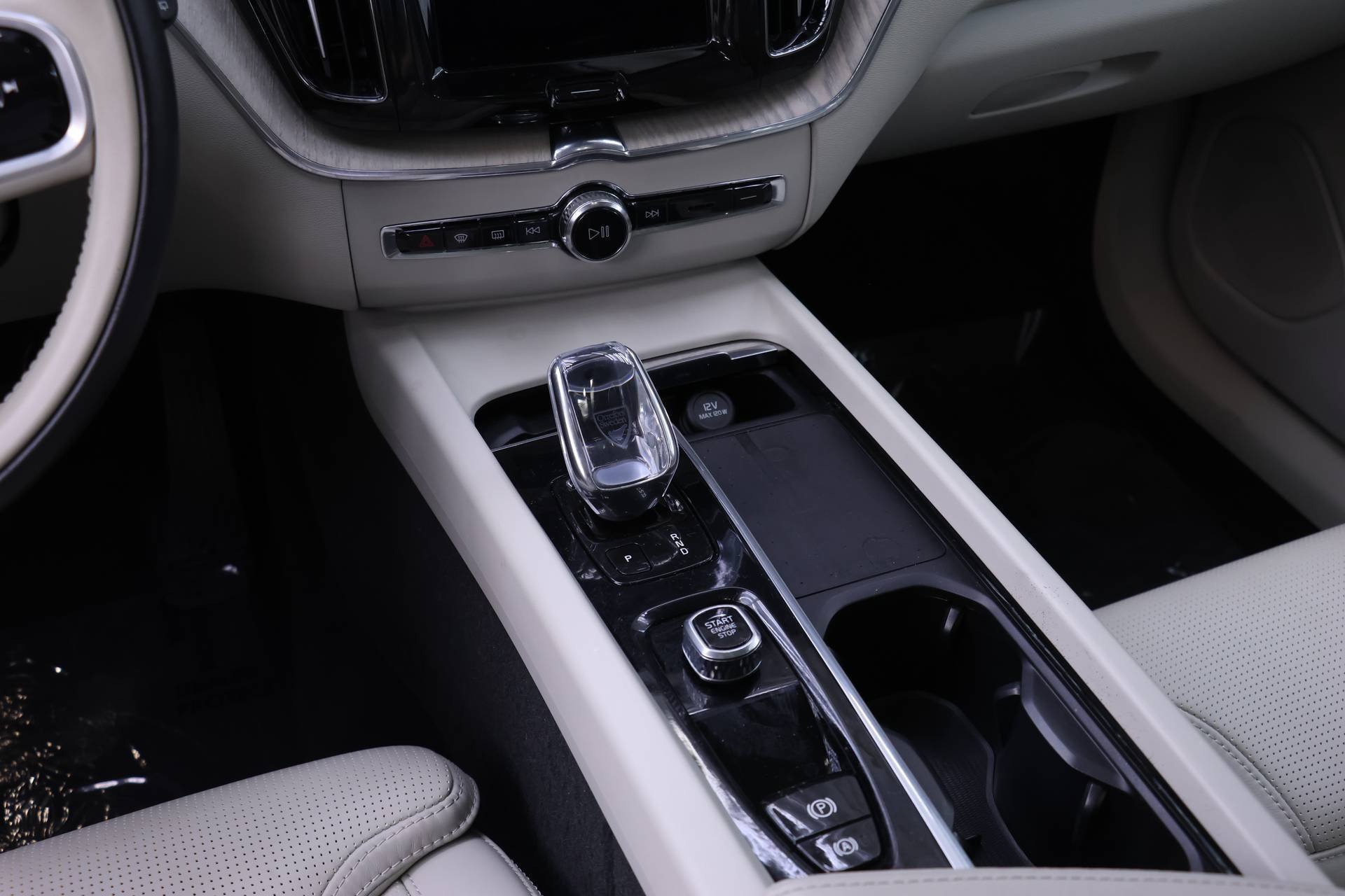 Certified 2022 Volvo XC60 B6 Inscription w/ Advanced Package image 19