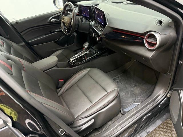 Certified 2025 Chevrolet Trax RS w/ Sunroof Package image 37