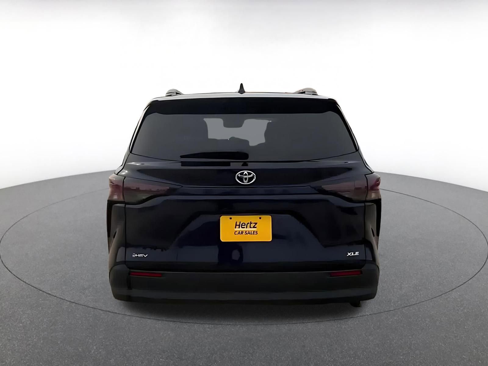 Used 2025 Toyota Sienna XLE FWD image 12