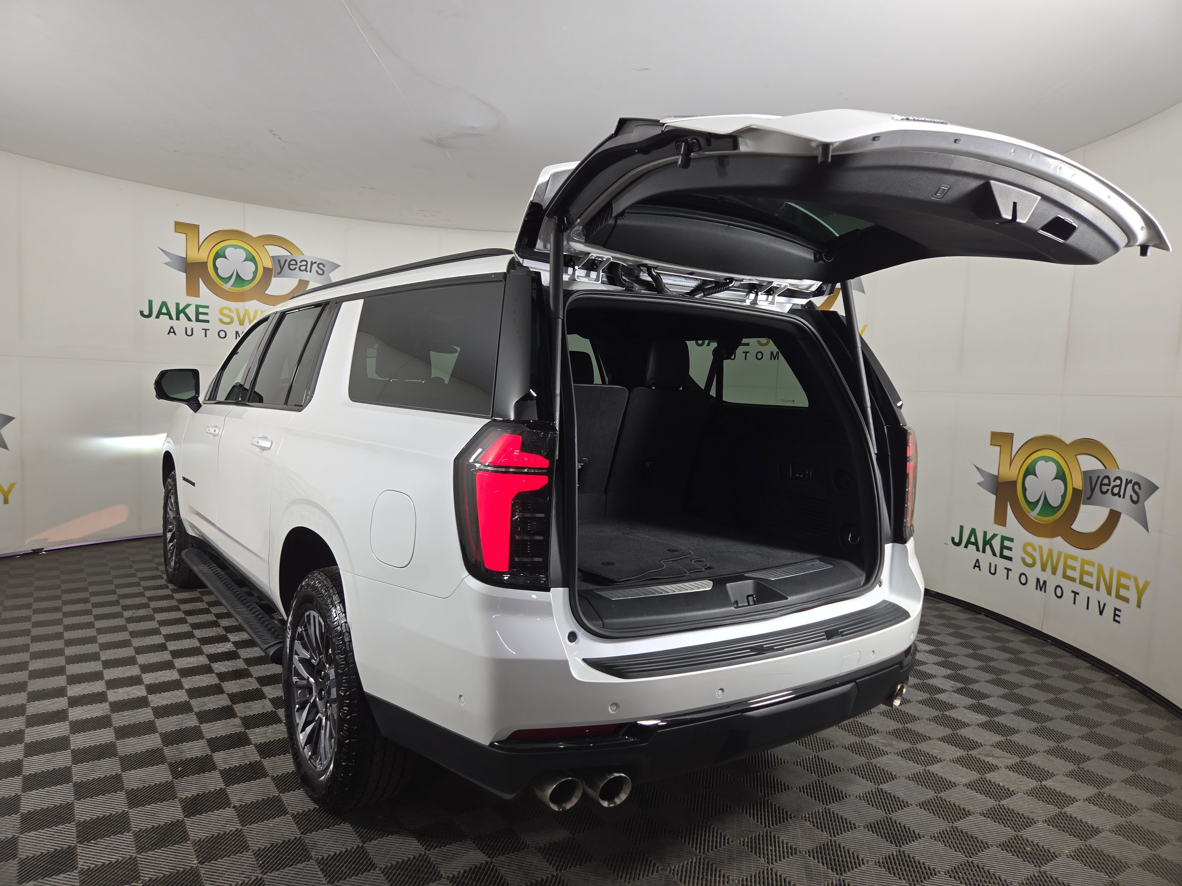 Certified 2025 Chevrolet Suburban Z71 w/ Comfort Package AWD/4WD image 33