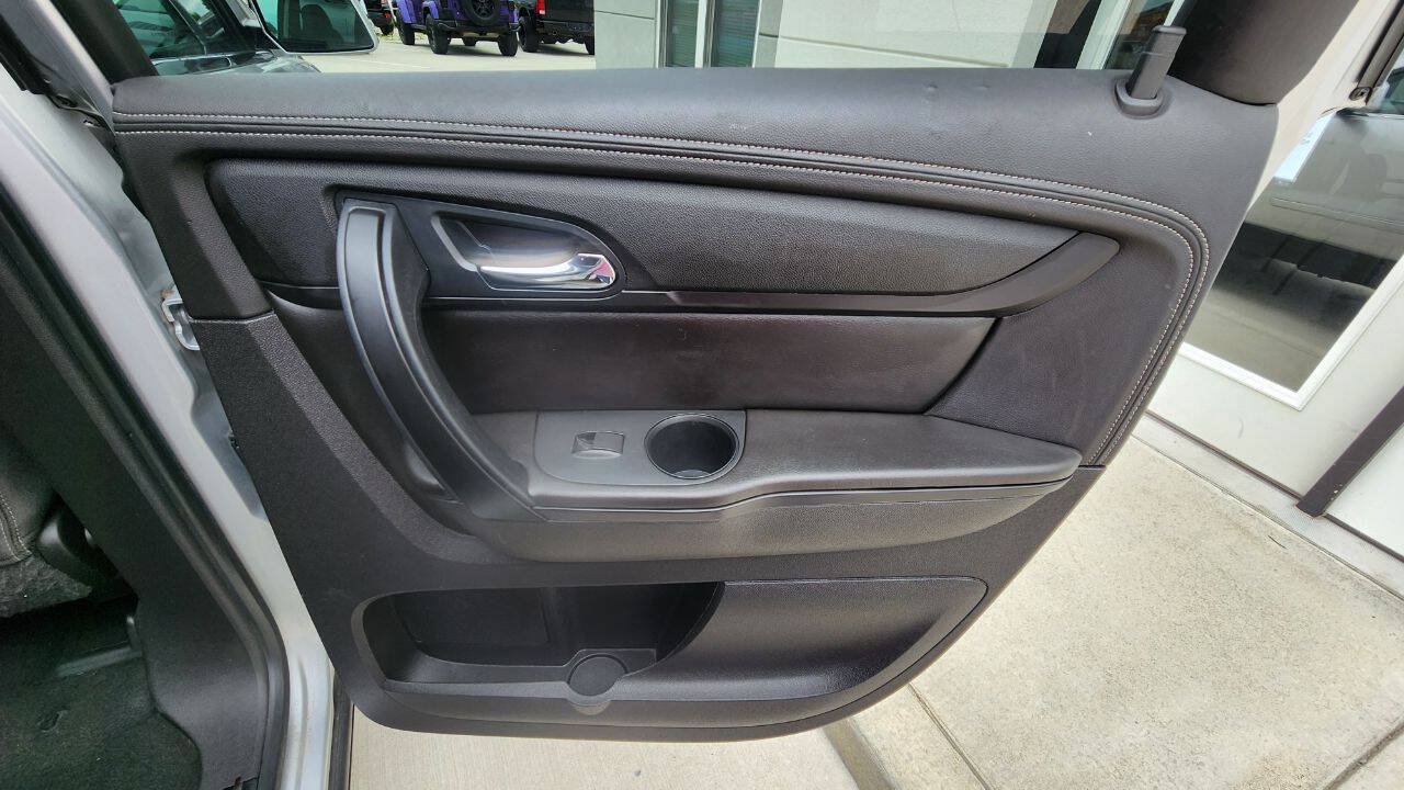 Used 2017 Chevrolet Traverse LT w/ Style and Technology Package FWD image 22