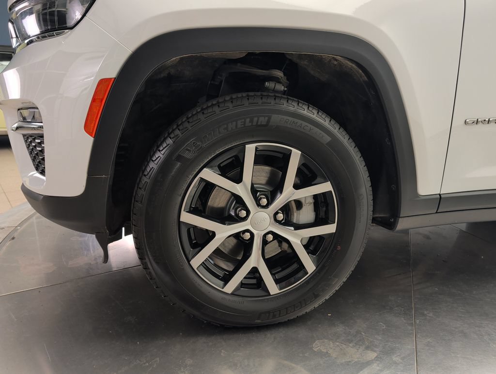 Used 2023 Jeep Grand Cherokee Limited AWD/4WD image 30