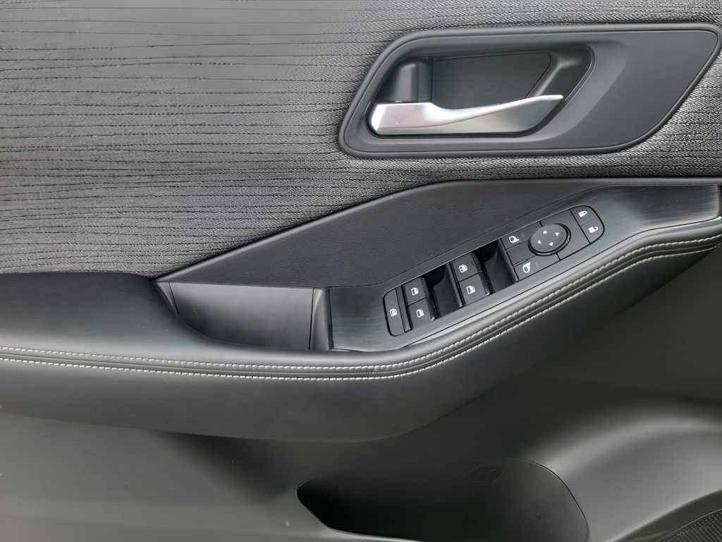 Used 2023 Nissan Rogue SV image 15