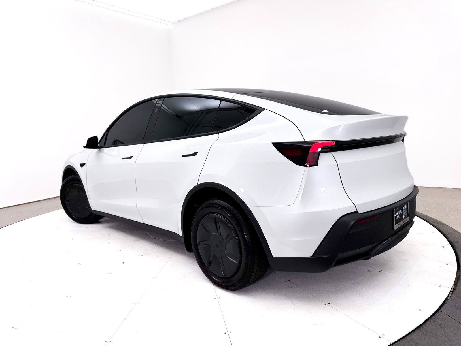 Used 2026 Tesla Model Y 2WD image 2