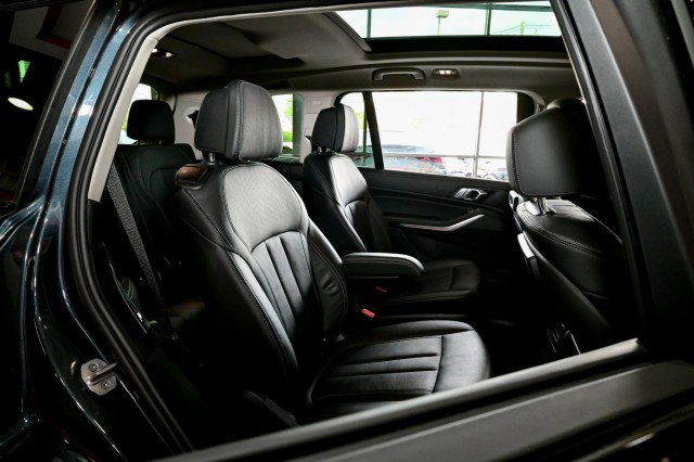 Used 2022 BMW X7 xDrive40i w/ Premium Package image 26