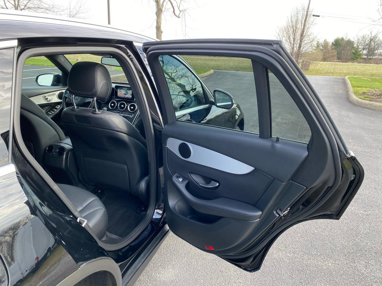 Used 2019 Mercedes-Benz GLC 300 4MATIC w/ Premium Package image 18