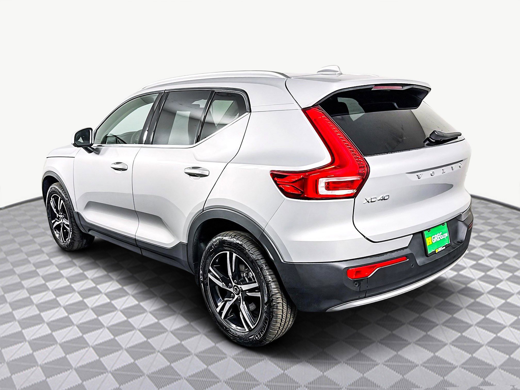 Used 2025 Volvo XC40 B5 Core image 7