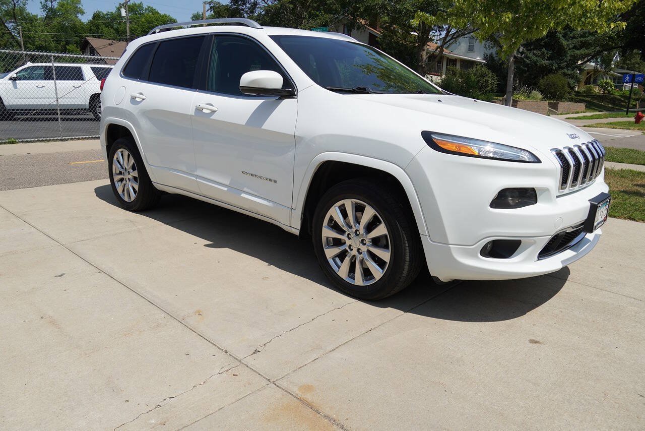 Used 2018 Jeep Cherokee Overland AWD/4WD image 2