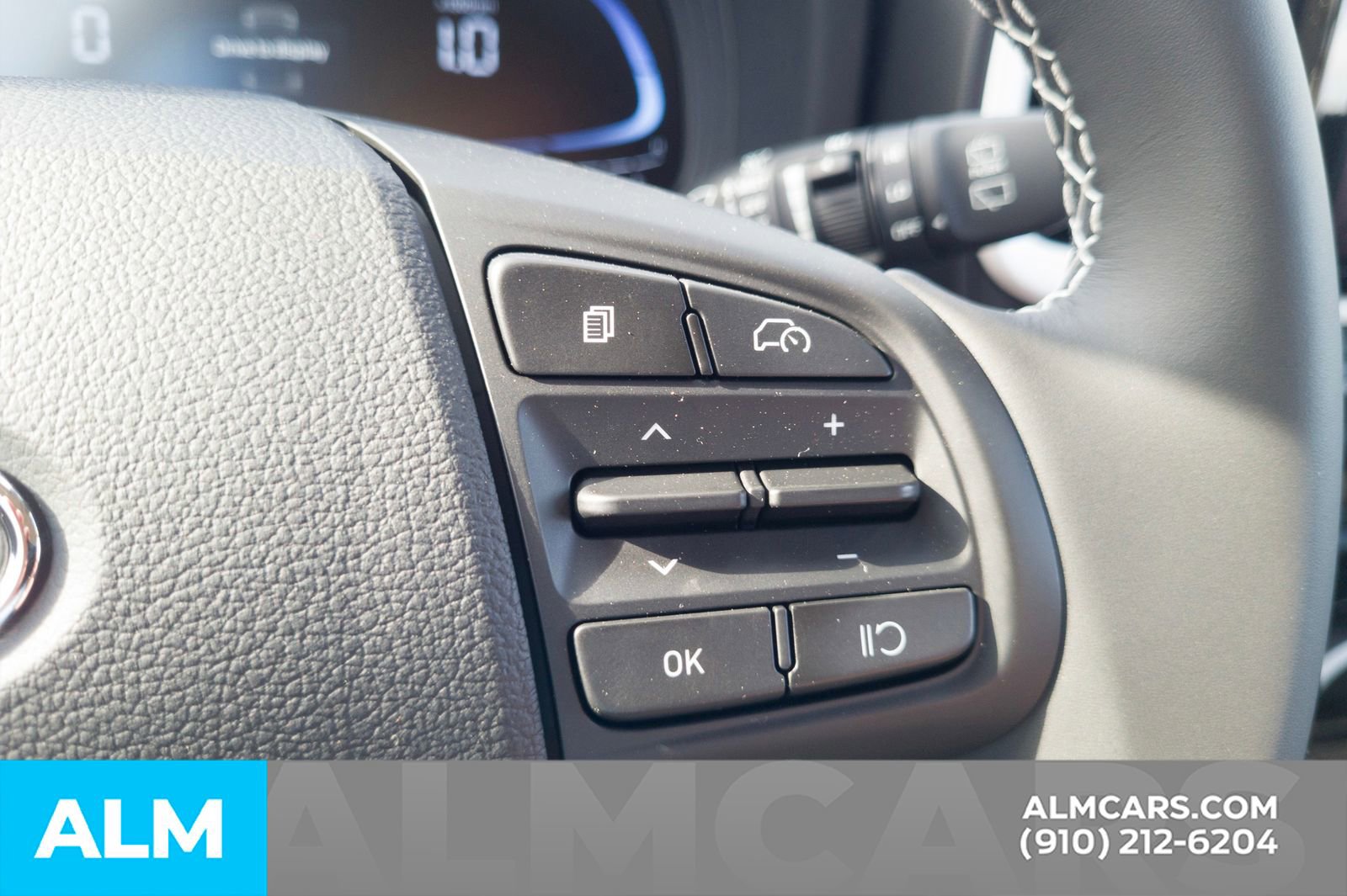 Used 2025 Hyundai Venue Limited image 28