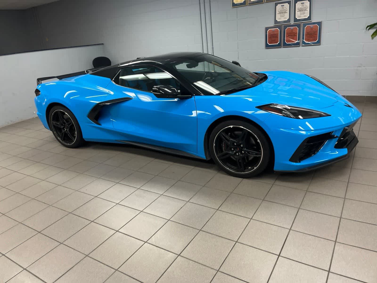 Used 2021 Chevrolet Corvette Stingray Premium Conv w/ Z51 Performance Package RWD image 19