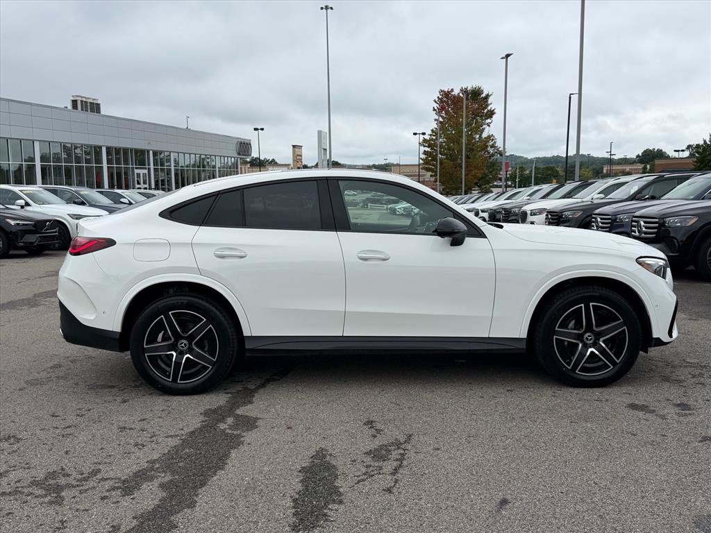 Used 2025 Mercedes-Benz GLC 300 4MATIC image 2