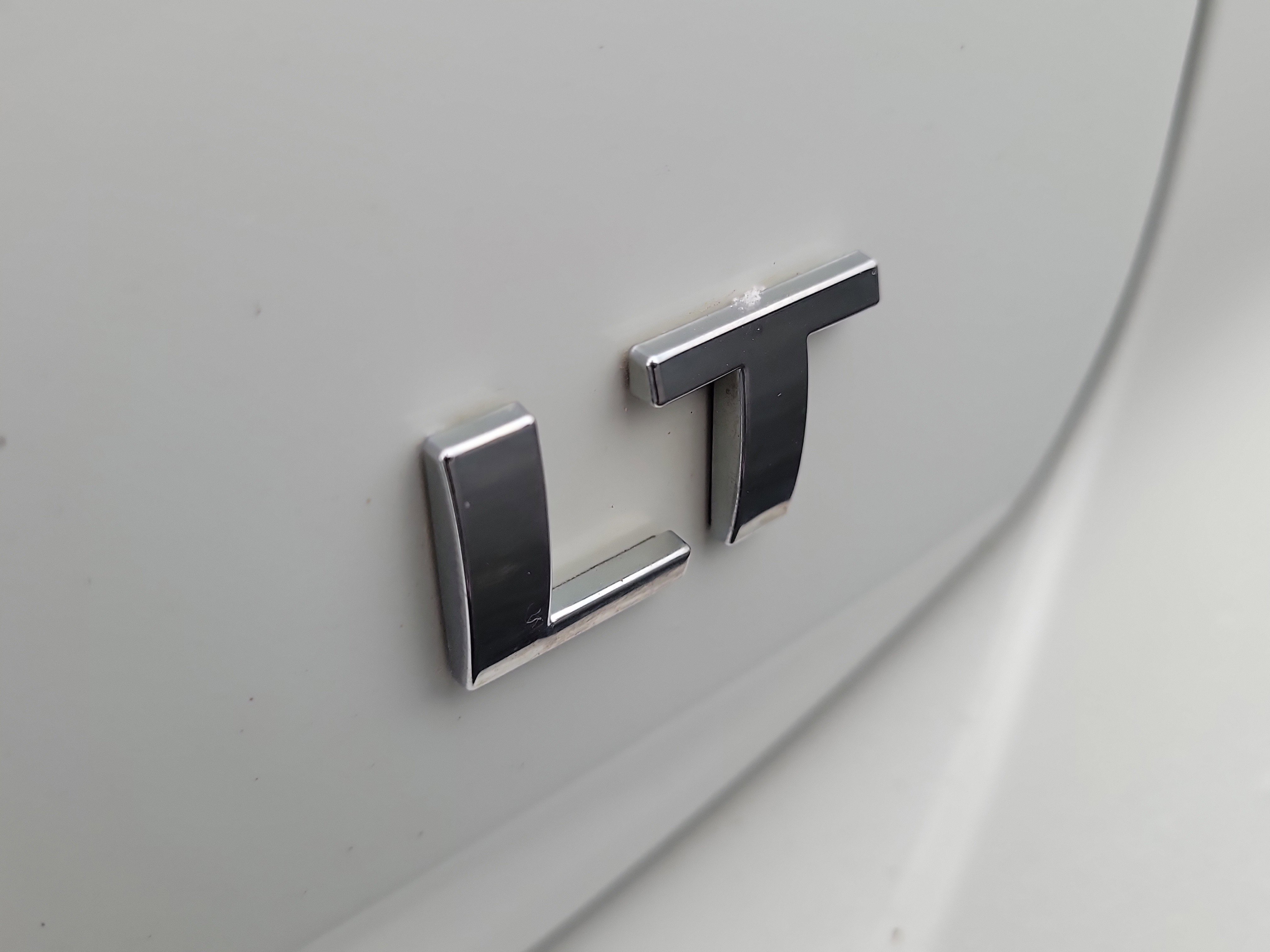 Used 2020 Chevrolet Equinox LT w/ Sport Edition image 7