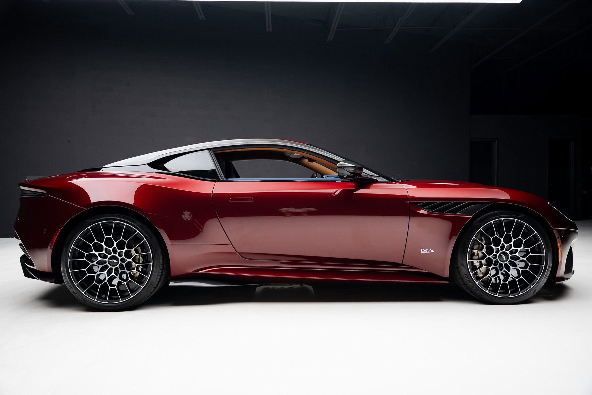 Used 2023 Aston Martin DBS Coupe RWD image 41