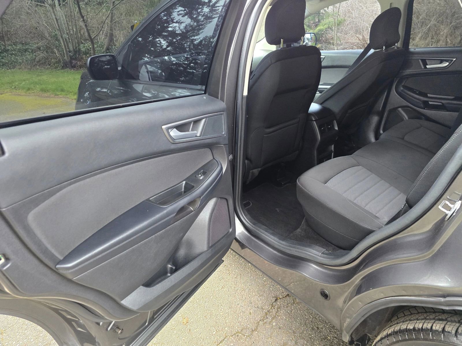 Used 2018 Ford Edge SE image 19