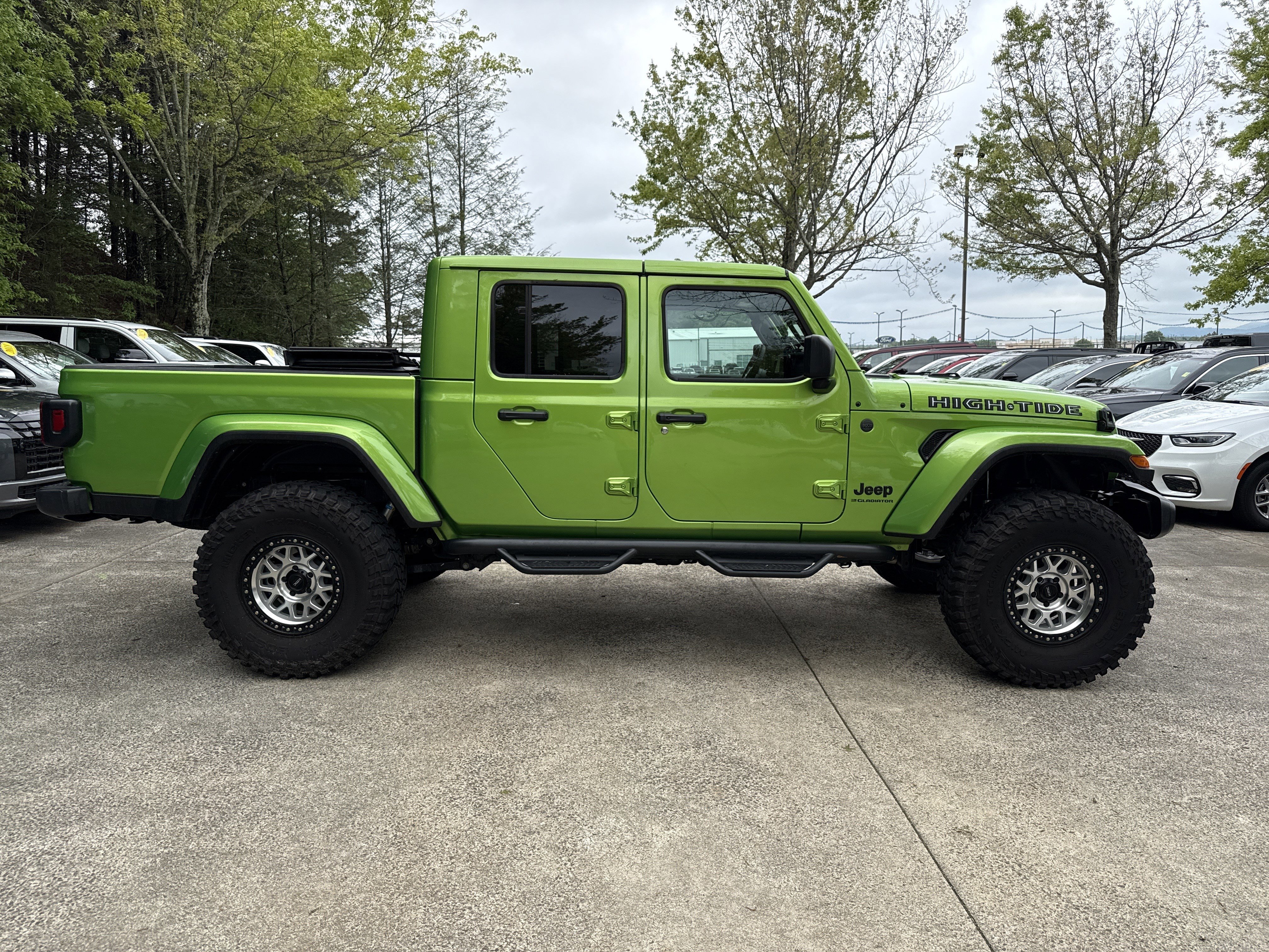 Used 2025 Jeep Gladiator Sport AWD/4WD image 8