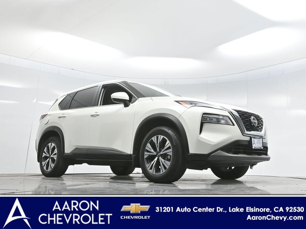 Used 2023 Nissan Rogue SV image 2