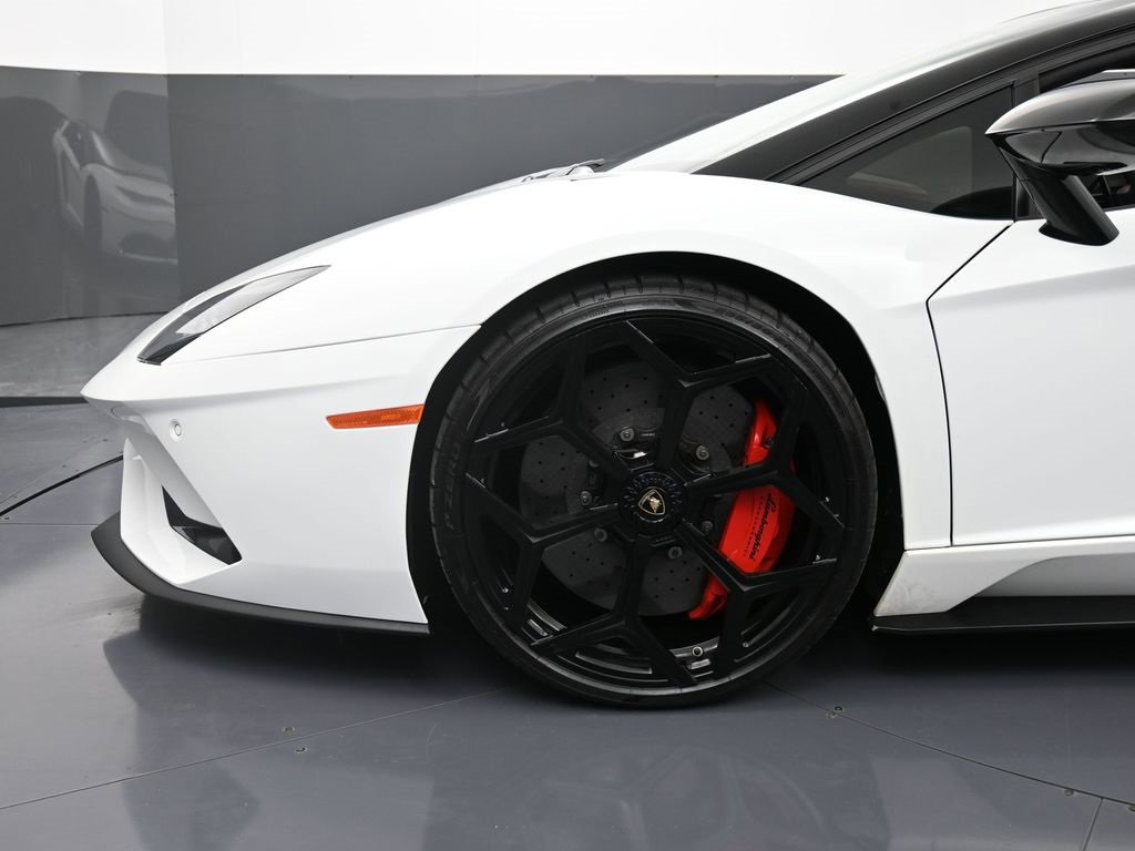 Used 2019 Lamborghini Aventador S image 12