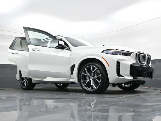 New 2026 BMW X5 xDrive40i w/ M Sport Package AWD/4WD image 41