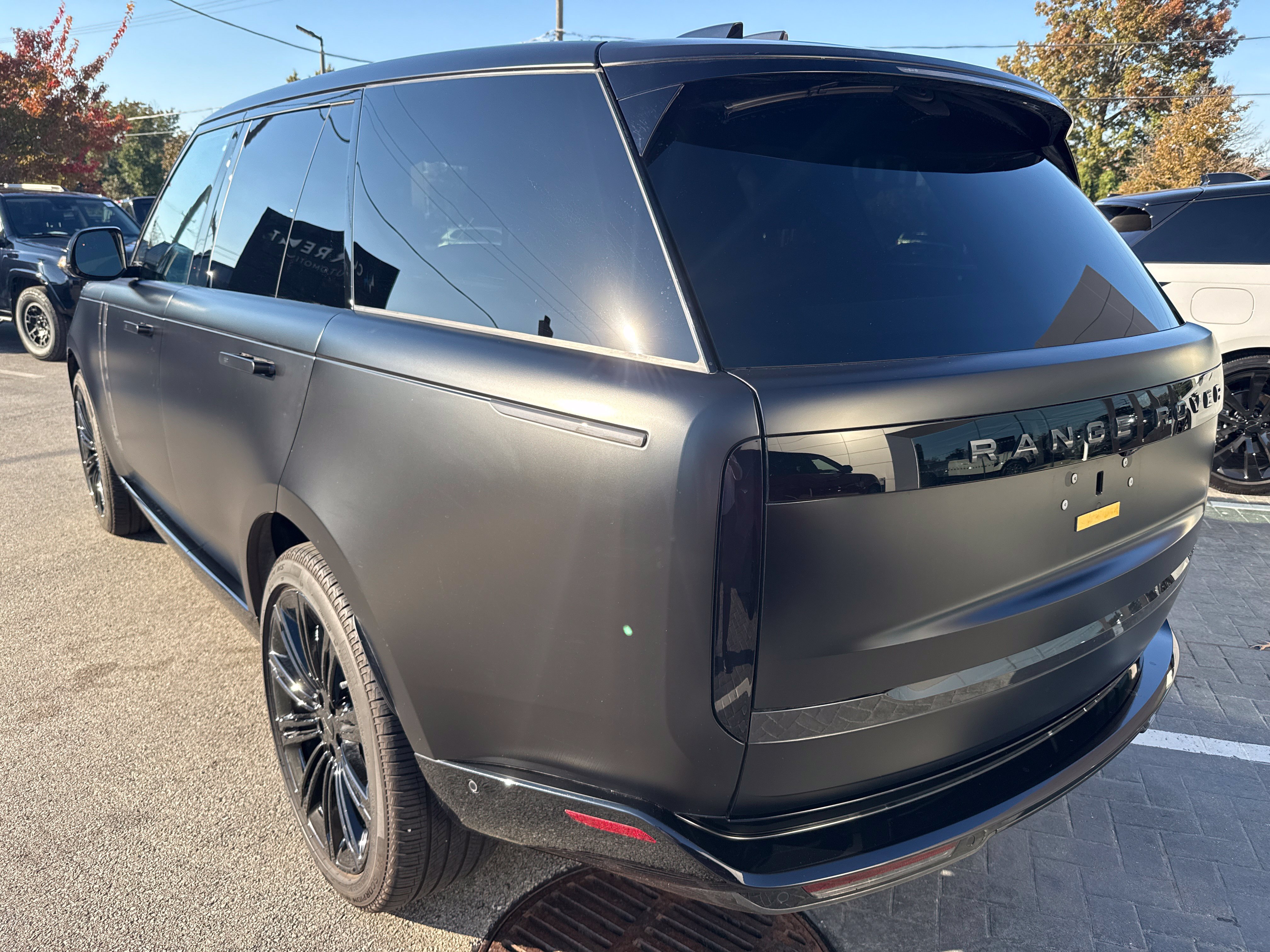 Used 2026 Land Rover Range Rover SE AWD/4WD image 3