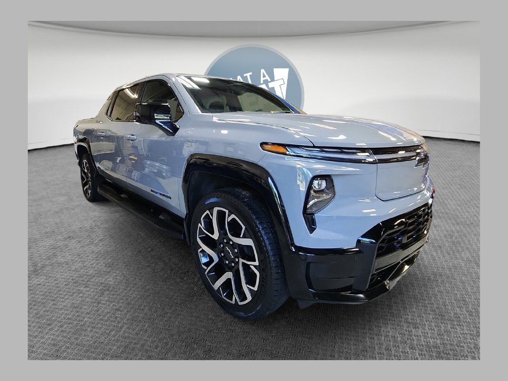 Certified 2025 Chevrolet Silverado EV RST AWD/4WD image 1