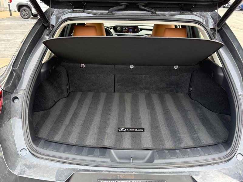 Used 2022 Lexus UX 250h w/ Premium Package image 4