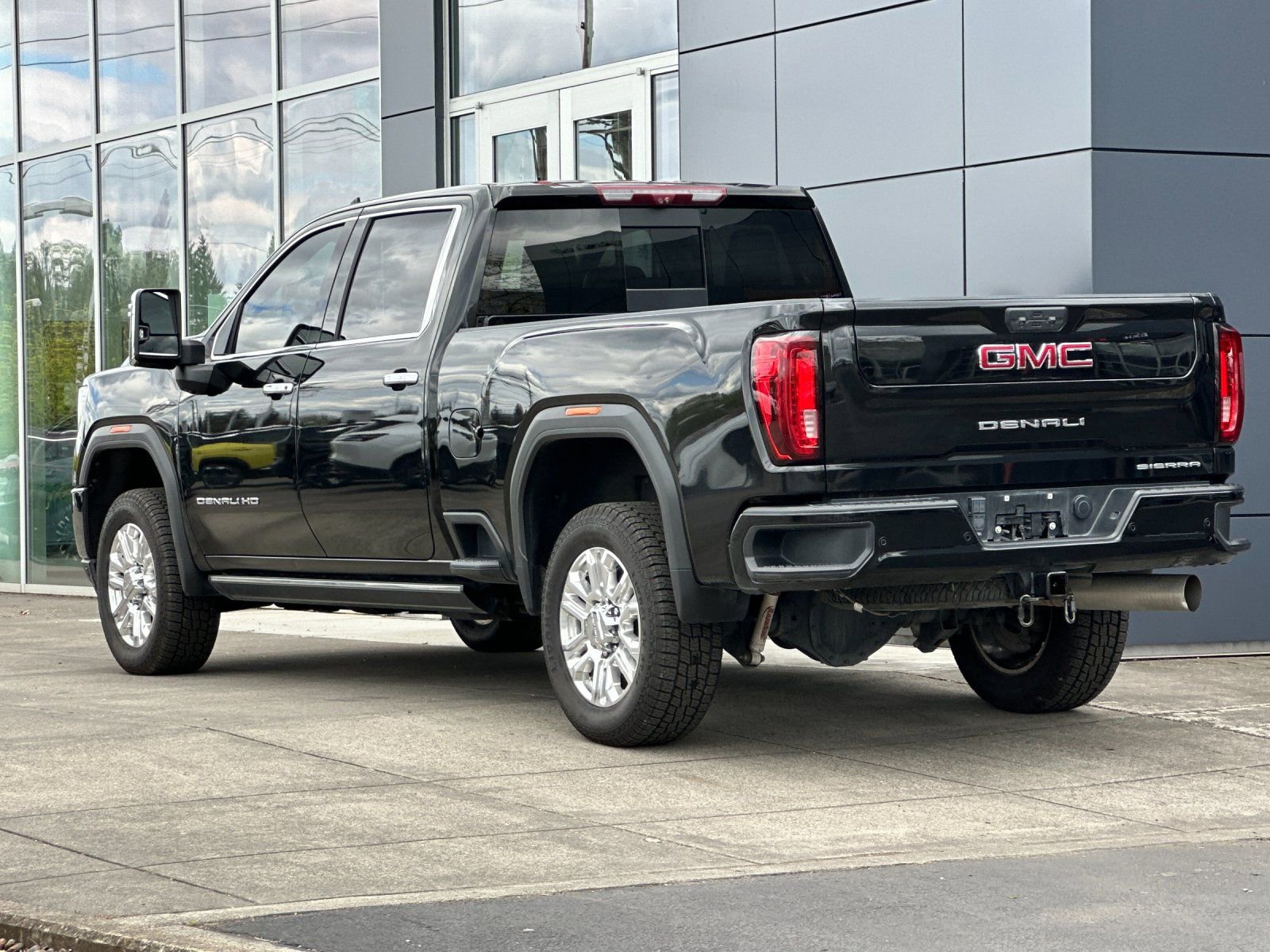 Used 2022 GMC Sierra 3500 Denali w/ Denali Black Diamond Edition AWD/4WD image 5