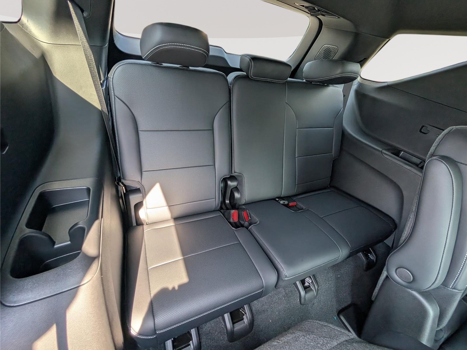 New 2027 Chevrolet Traverse LT w/ Driver Confidence Package FWD image 9