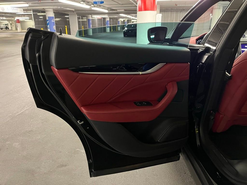 Used 2021 Maserati Levante image 19