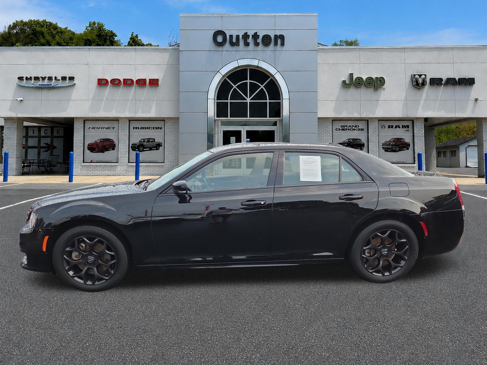 Certified 2022 Chrysler 300 Touring L AWD/4WD image 7