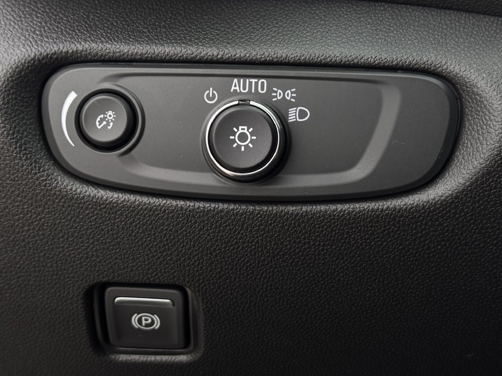 Used 2024 Chevrolet Blazer LT w/ Convenience Package FWD image 19