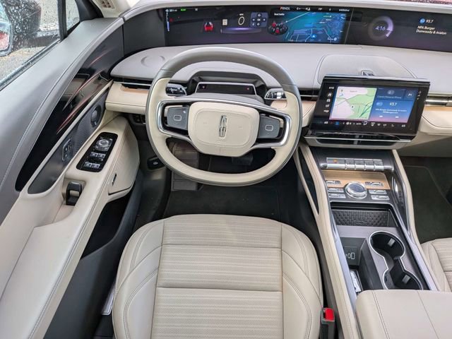 Used 2025 Lincoln Nautilus Reserve AWD/4WD image 17