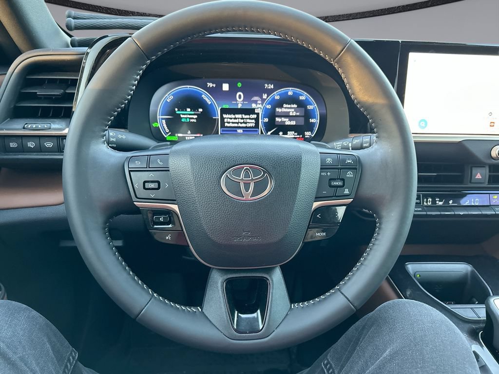Used 2025 Toyota Crown Signia AWD/4WD image 16