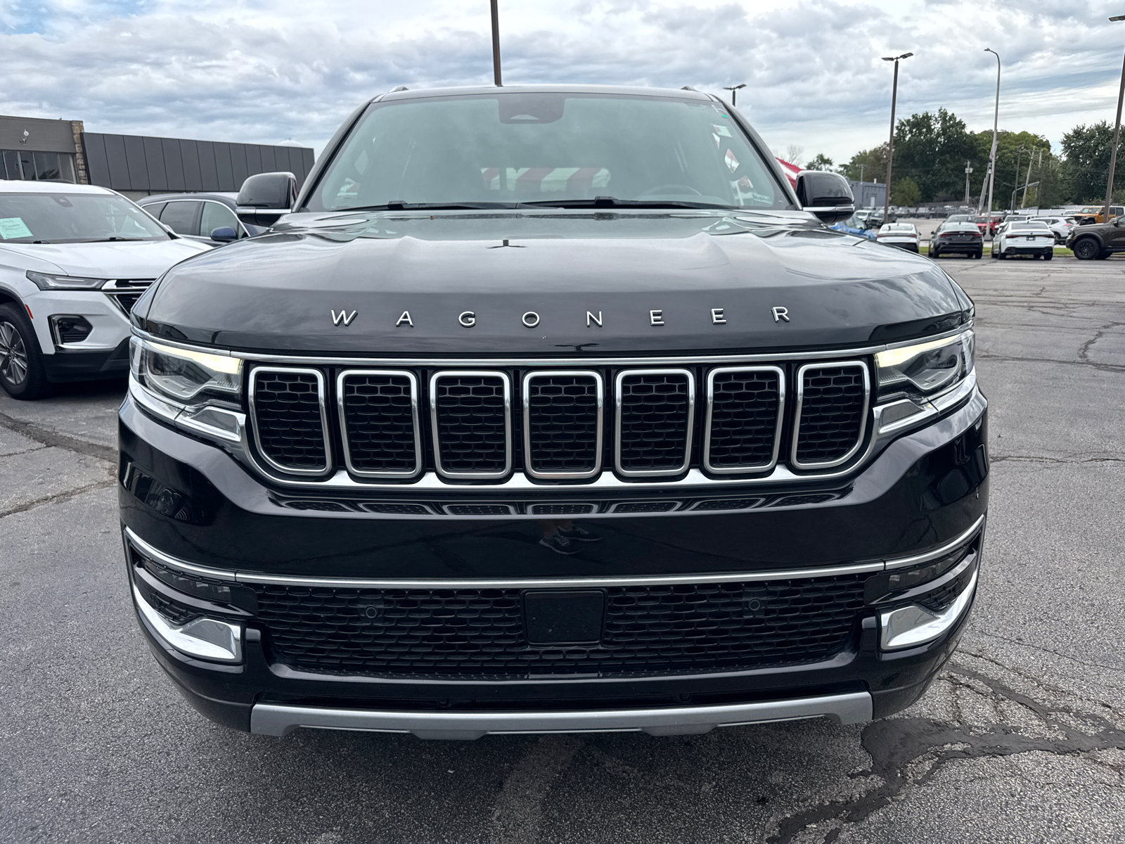 Used 2022 Jeep Wagoneer Series II AWD/4WD image 2