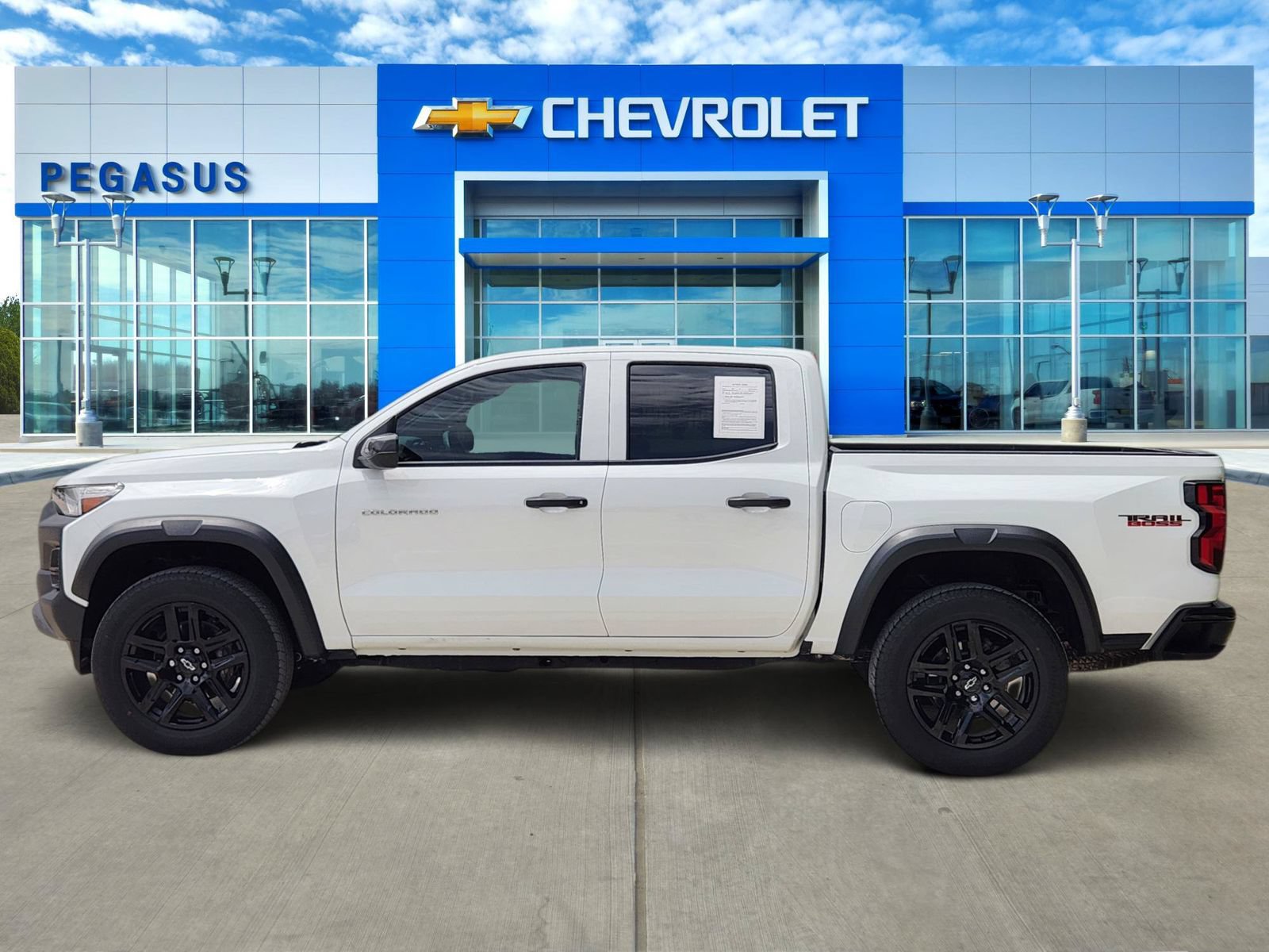Certified 2025 Chevrolet Colorado Trail Boss AWD/4WD image 3