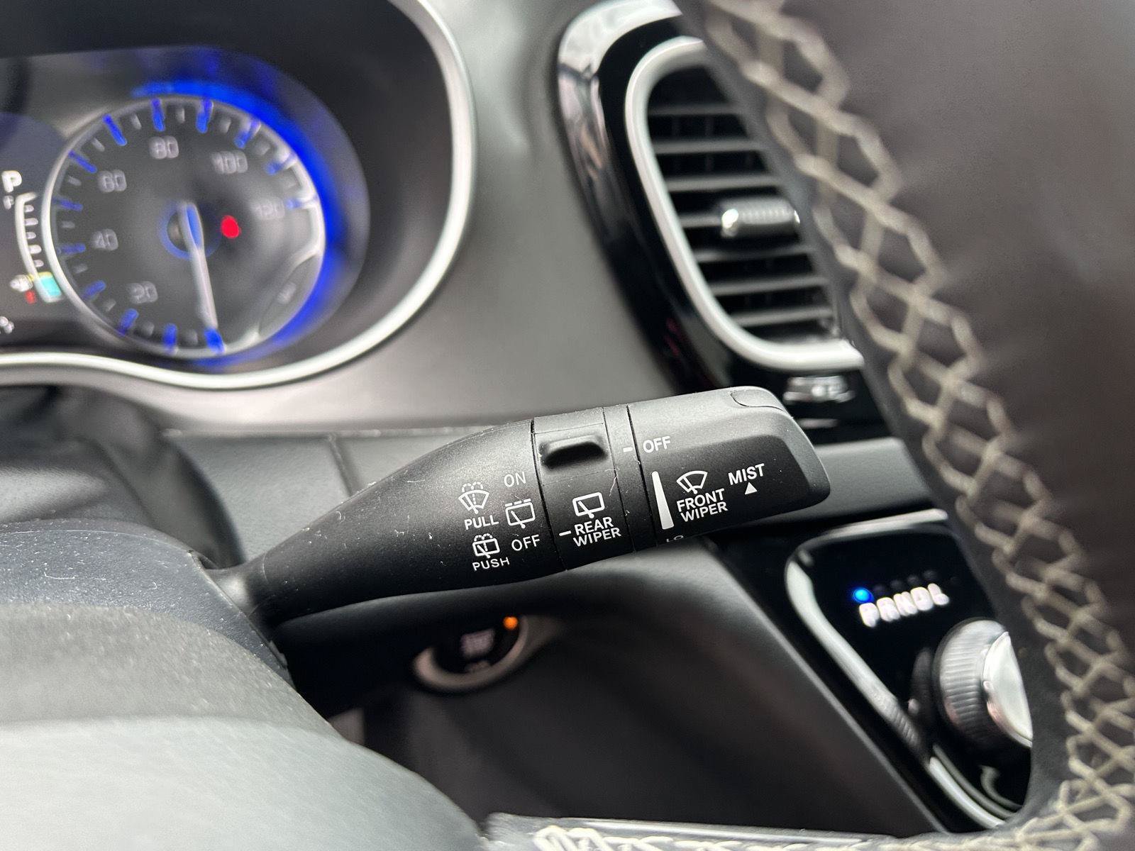 Used 2025 Chrysler Pacifica Select FWD image 25