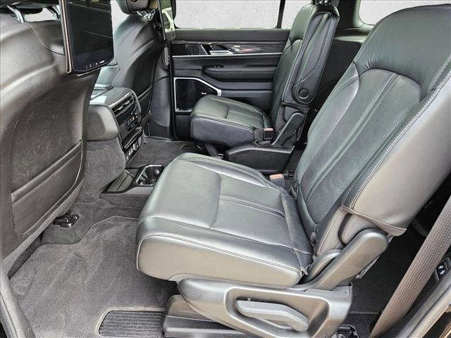 Used 2022 Jeep Wagoneer Series III w/ Premium Group I AWD/4WD image 19