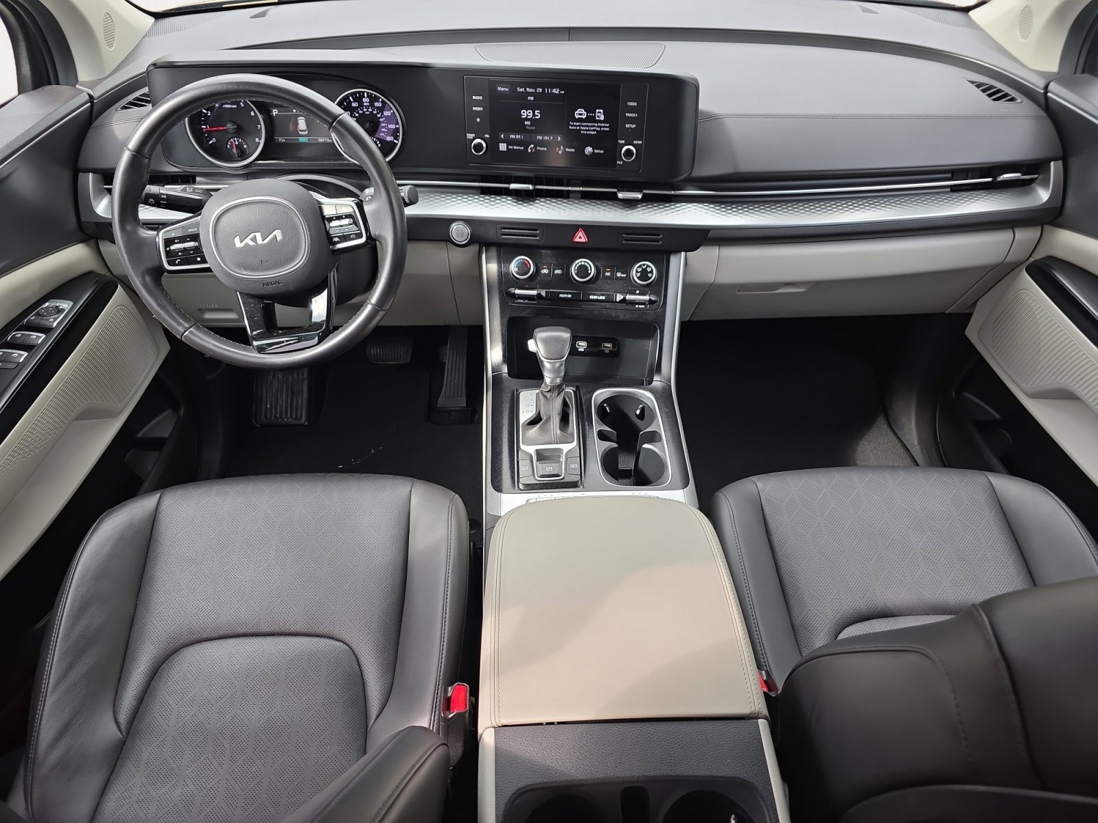 Certified 2024 Kia Carnival LX image 3