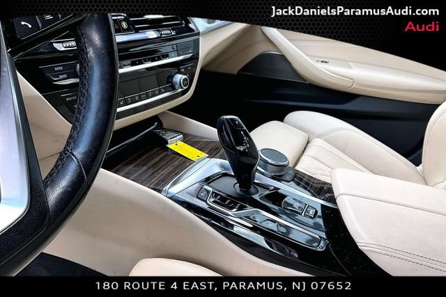 Used 2021 BMW 530e xDrive w/ Premium Package AWD/4WD image 12